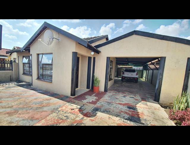 2 BEDROOM HOUSE FOR SALE IN KARENPARK